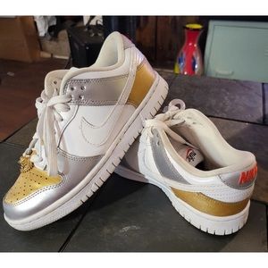 Nike Dunk Low SE White Metallic Gold Silver 2022